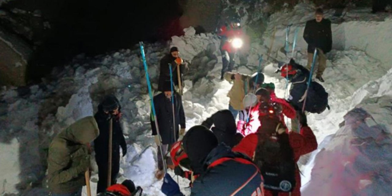 Bingöl’de çığ felaketi: 1 kişi karlar altında kaldı