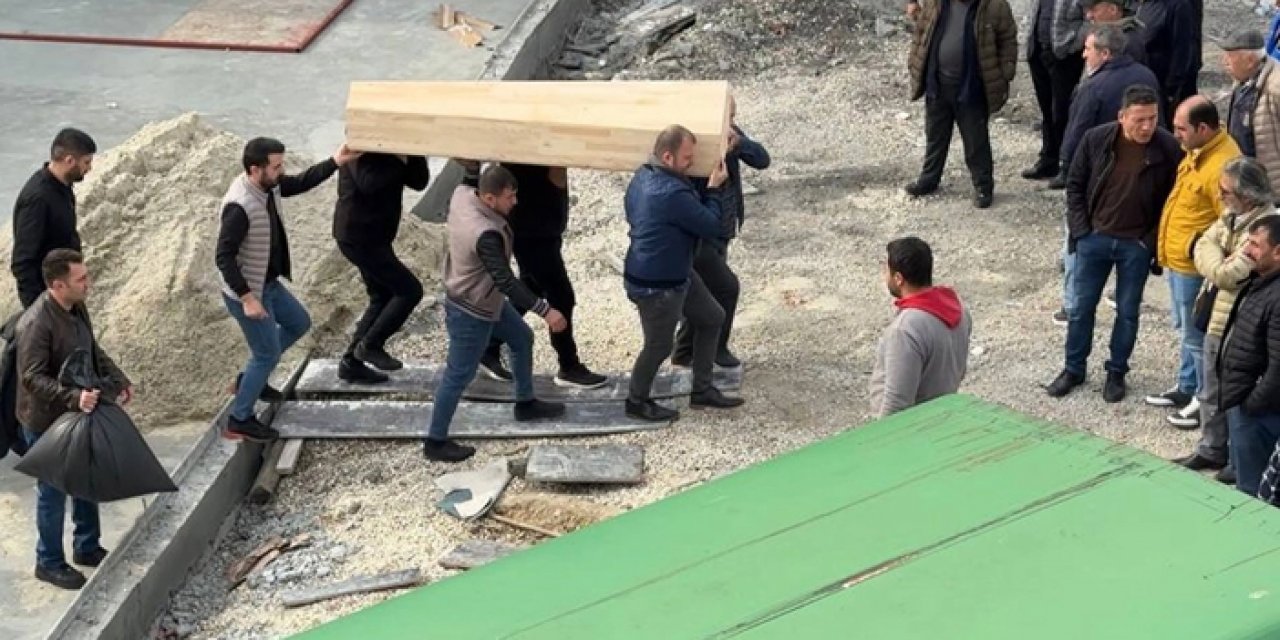 Asansör boşluğuna düşen genç feci şekilde can verdi