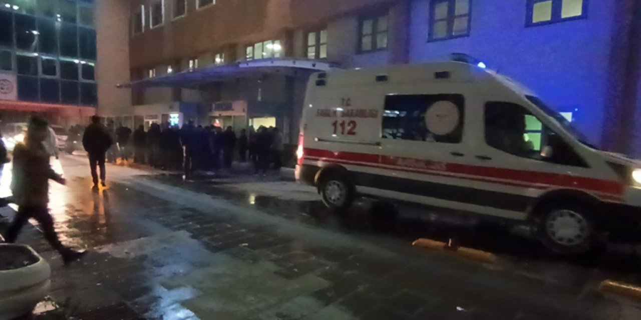 TIR’ın çarptığı baba ile oğlu yaralandı