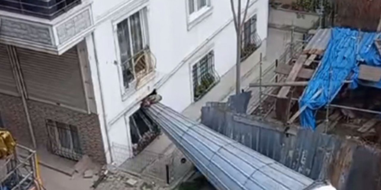 Esenyurt'ta minare yerle bir oldu