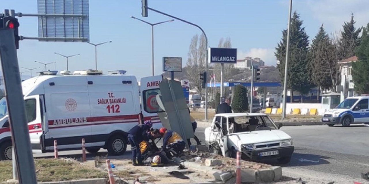 Kütahya'da feci kaza: 3 ölü, 2 yaralı