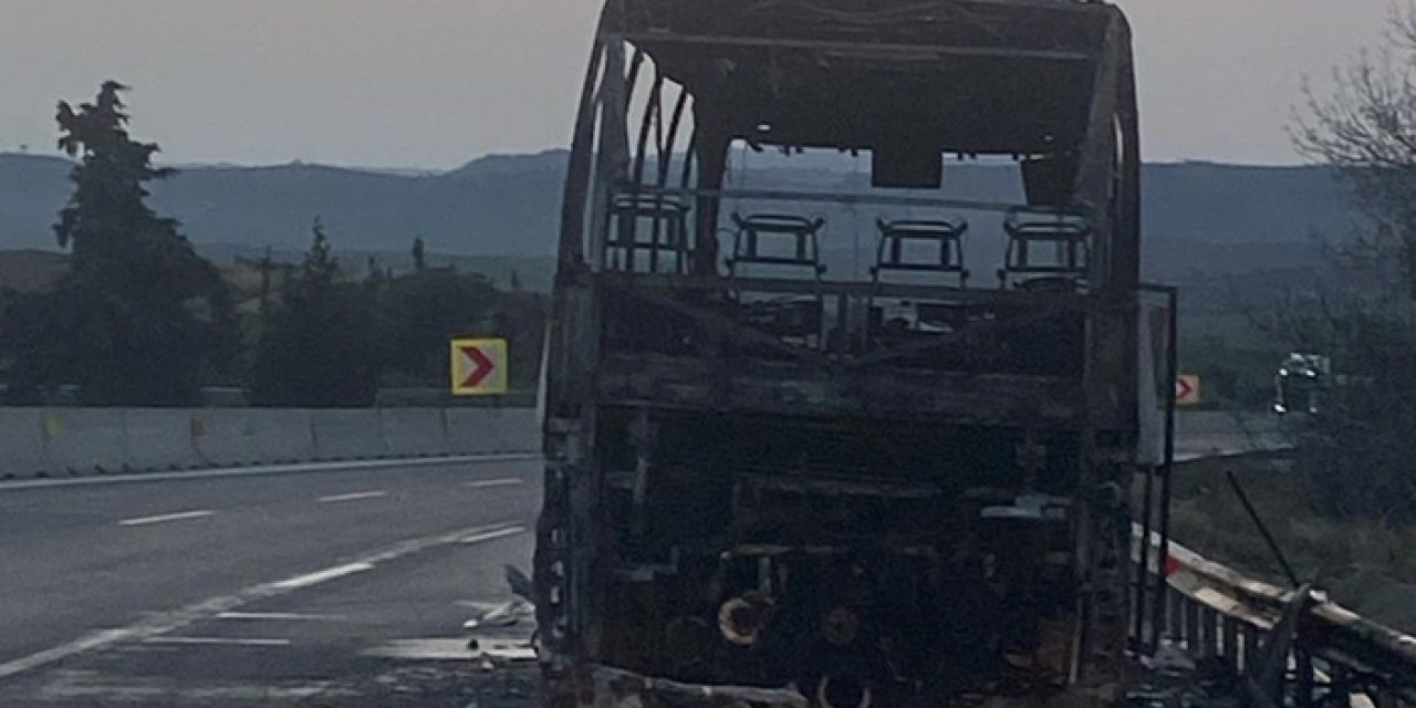 Adana'da yolcu otobüsü alev alev yandı