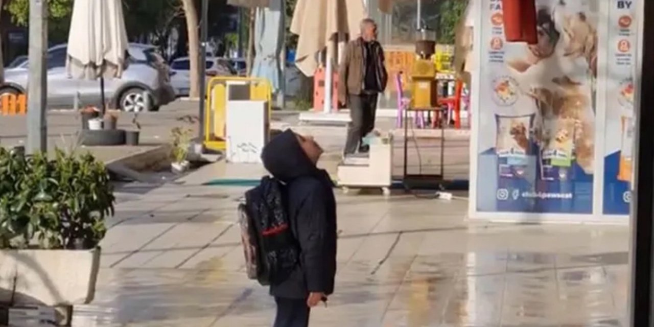 İzmir'in evladı böyle olur: Bayrağımızın karşısında bakın ne yaptı!