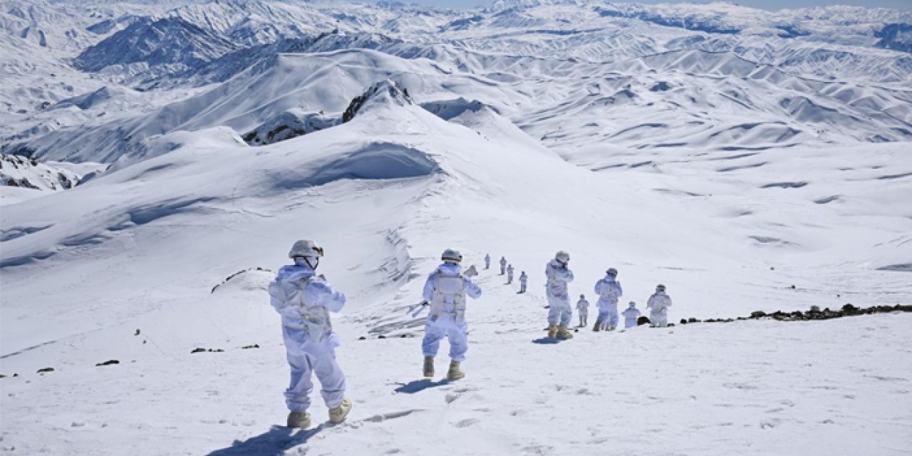 Jandarmadan karlı dağlarda vatan nöbeti