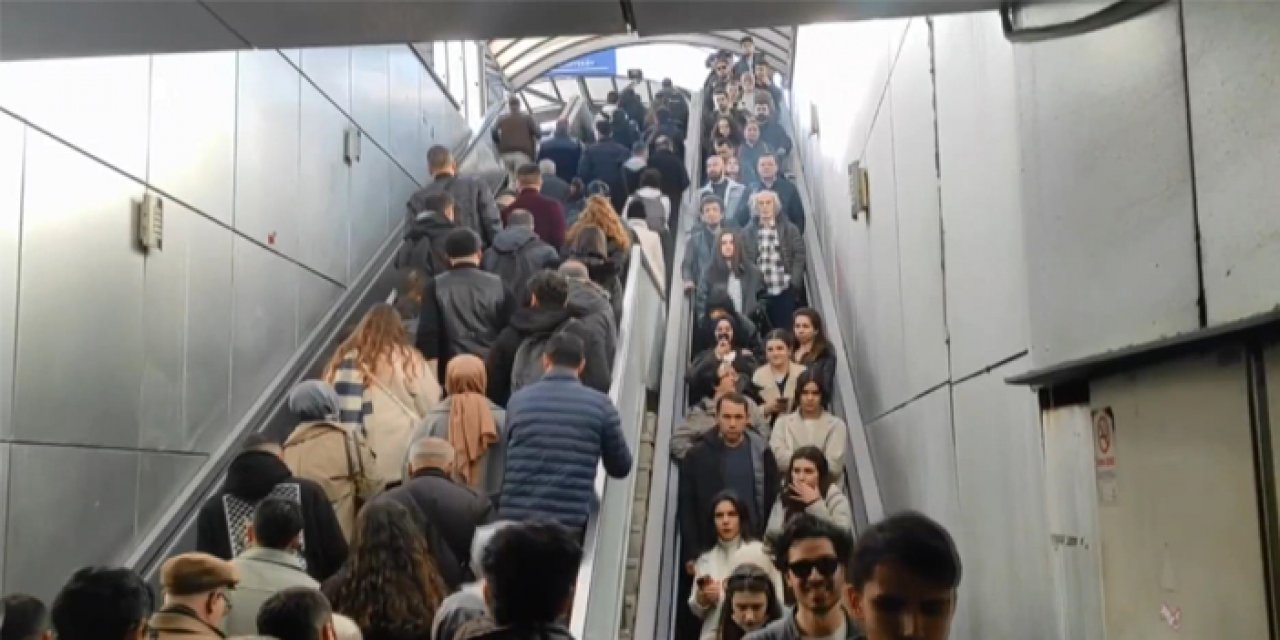 Yürüyen merdiven aniden ters yönde çalıştı: 3 yaralı