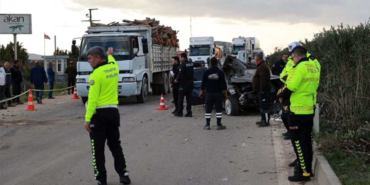 Adana'da otomobille işçi servisi çarpıştı: Ölü ve yaralılar var!