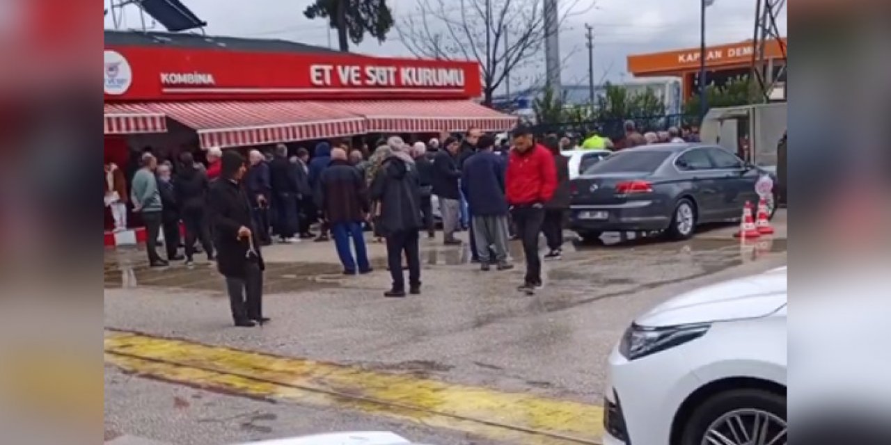 Adana'da ucuz et kuyruğu