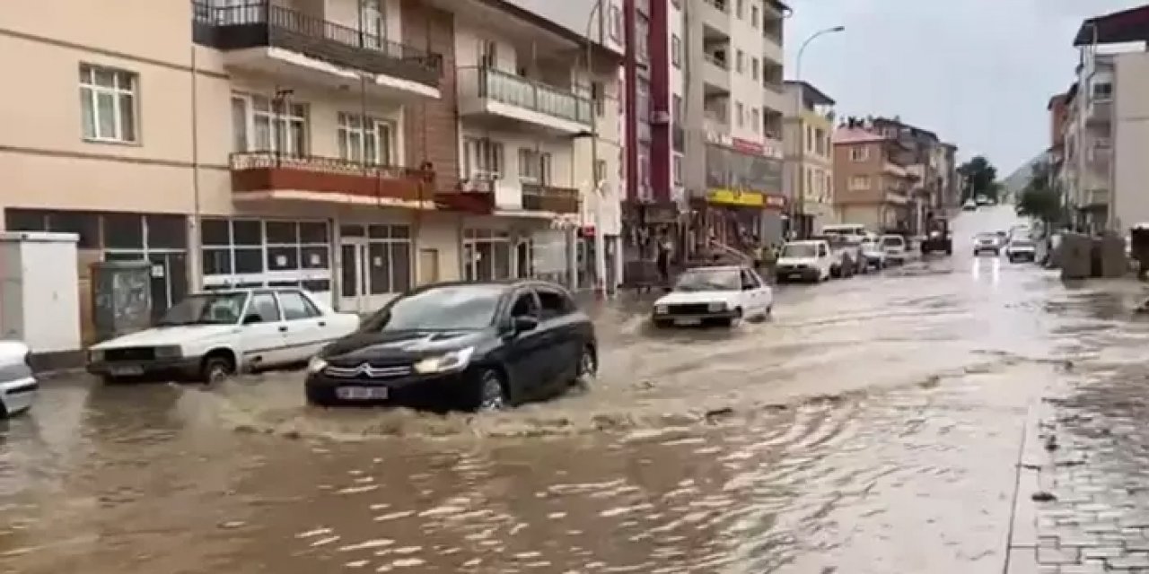 Bakmadan sakın dışarı çıkmayın! Adana'ya sağanak geliyor!