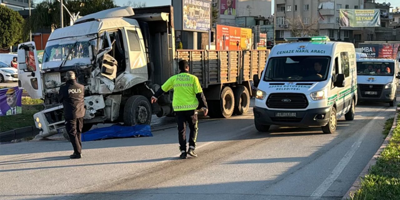 Adana’da belediye otobüsü ile kamyon çarpıştı: 1 ölü