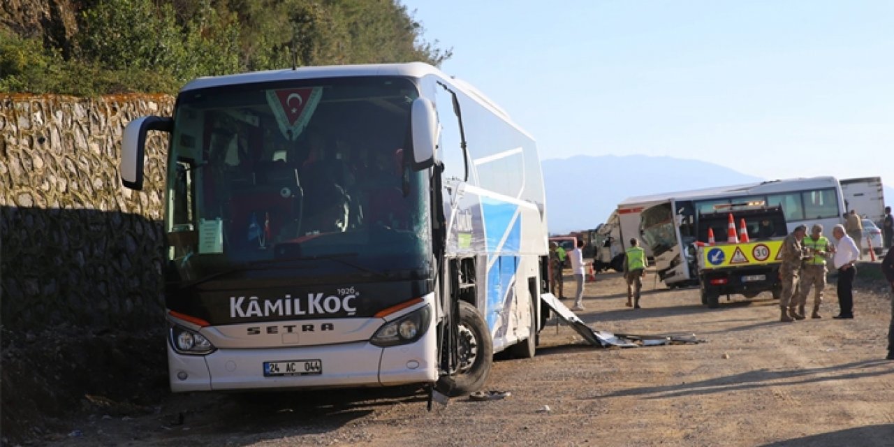 Hatay'da 3 aracın karıştığı kazada 4 kişi yaralandı