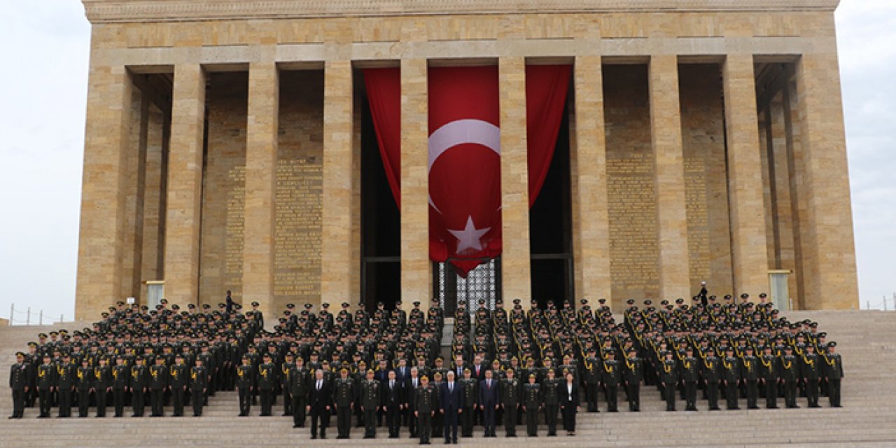 MSÜ öğrencilerinden ATA'ya ziyaret