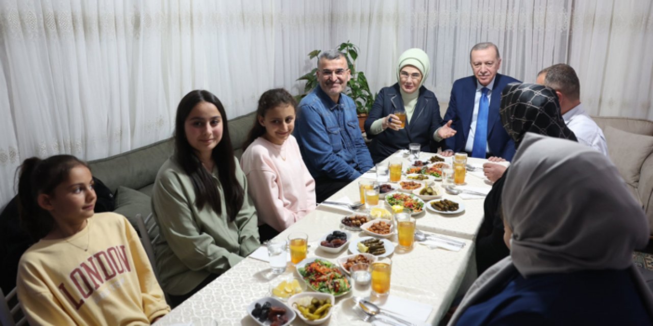 Cumhurbaşkanı Erdoğan ve eşi Emine Erdoğan, Ankara'da Taş ailesinin misafiri oldu