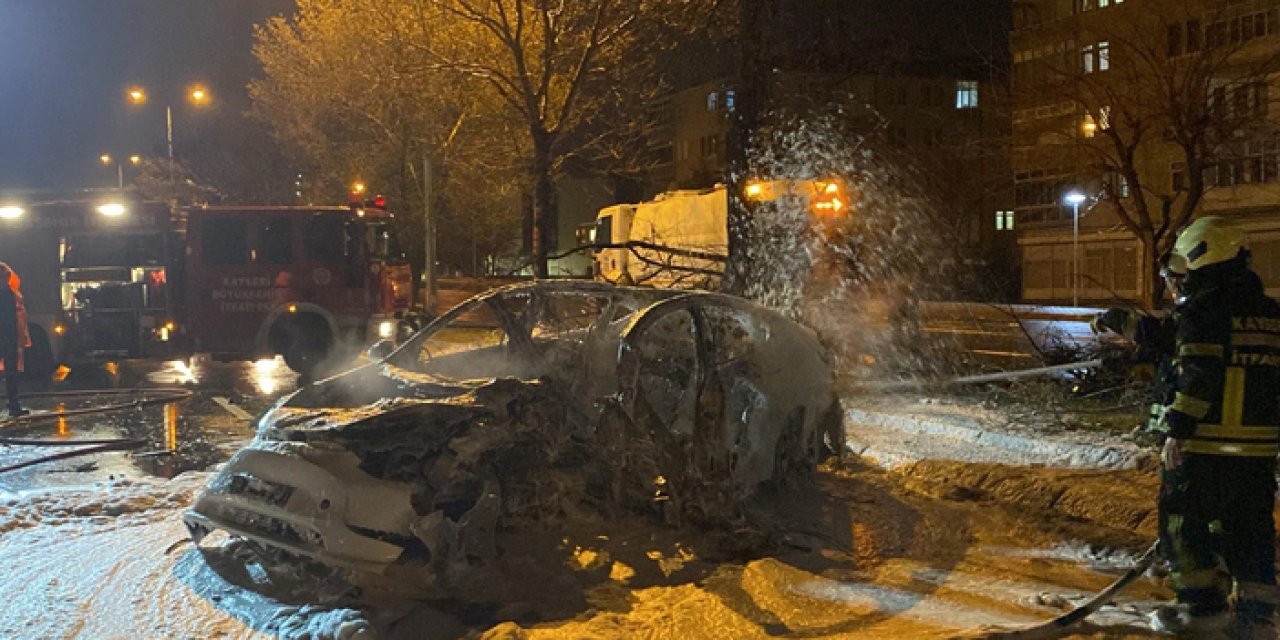 Ağaca çarpıp yanan otomobilin sürücüsü can verdi