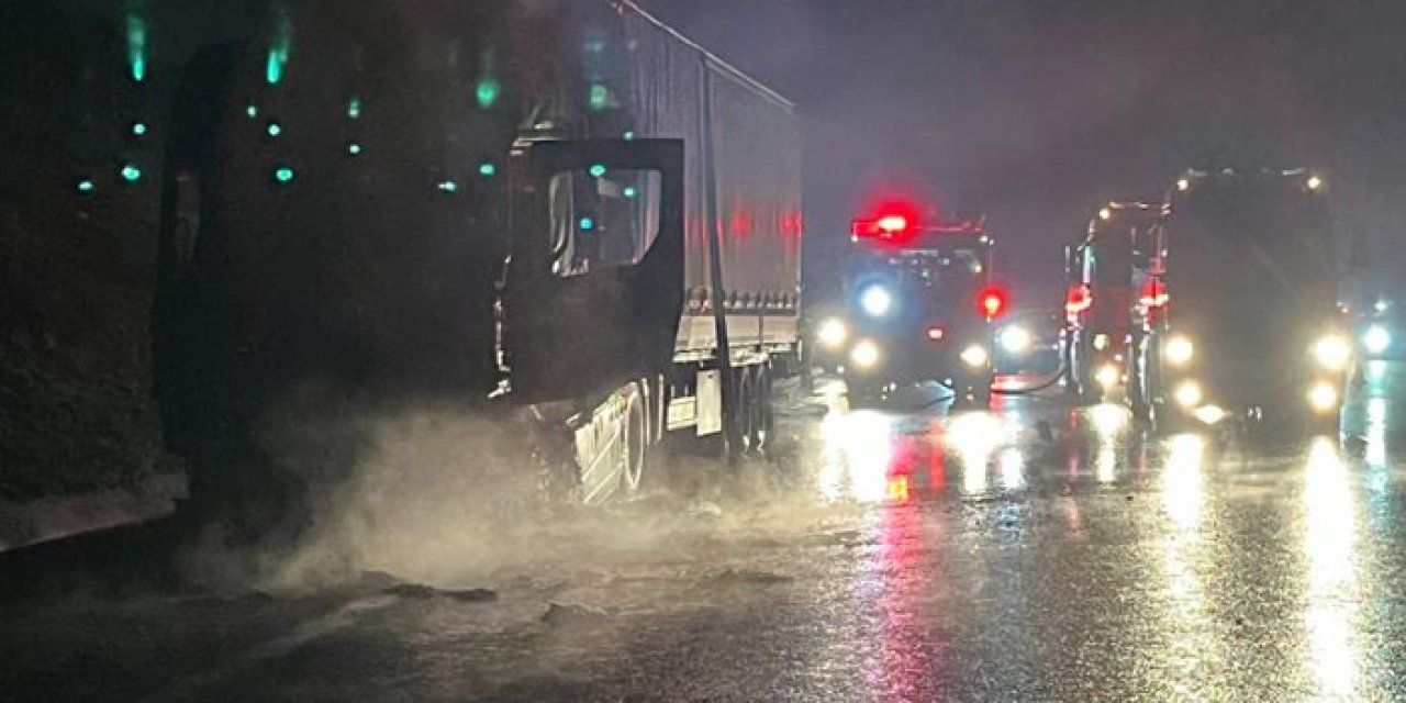 Kuzey Marmara Otoyolu'nda alev alan tır kullanılamaz hale geldi