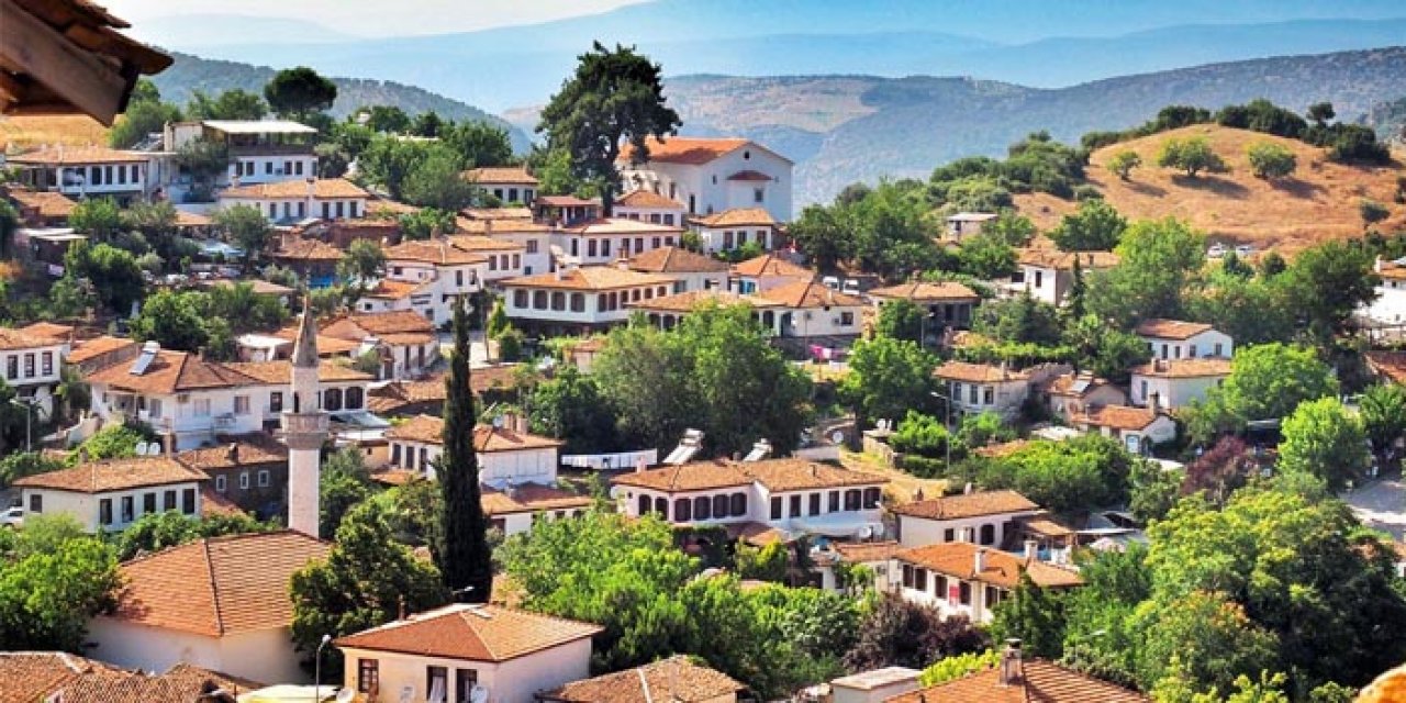 İzmir'in dünyaca ünlü köyü: Şirince'ye hangi İZBAN gidiyor?