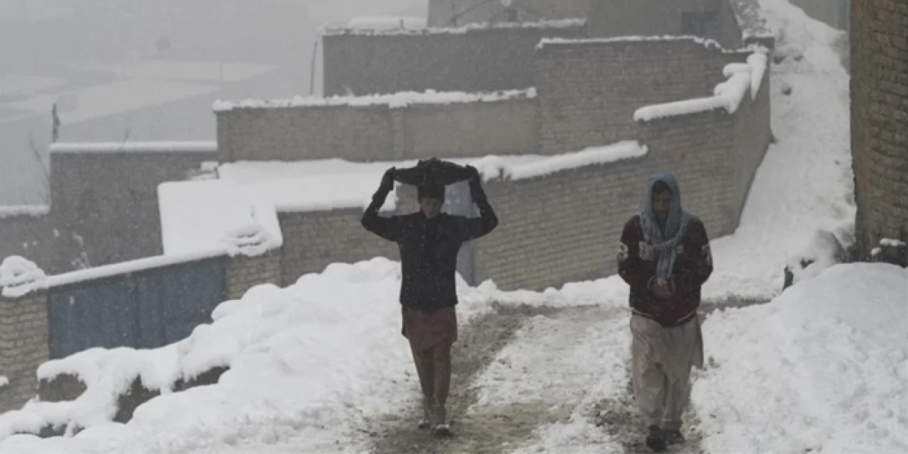 Afganistan'da kar yağışı etkili oldu! 60 kişi öldü