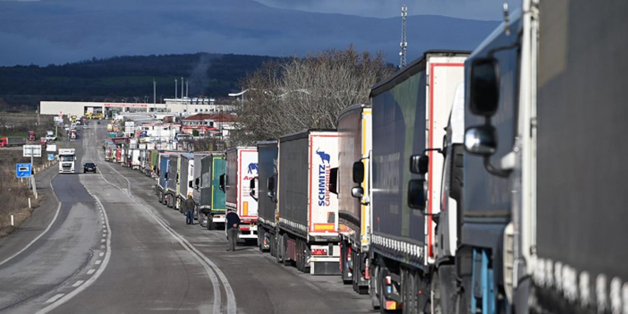 Hamzabeyli'de 15 kilometre tır kuyruğu oldu