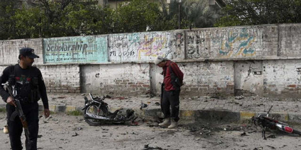 Pakistan'a bombalı saldırı: Çok sayıda asker hayatını kaybetti