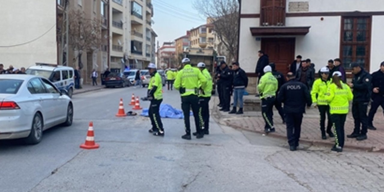 Konya'da feci olay! Çöp kamyonunun altında kaldı