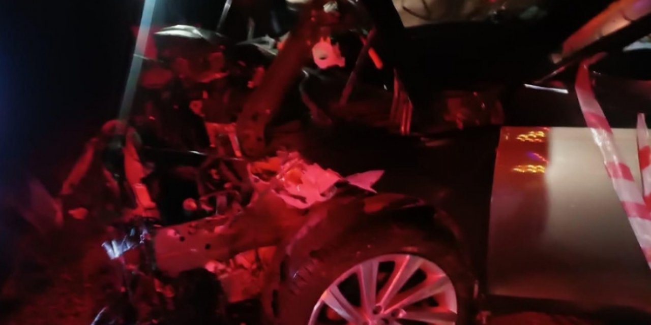 2 otomobil çarpıştı: Ölü ve yaralılar var