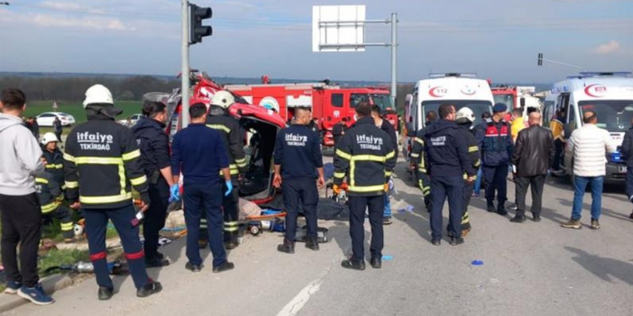 Tekirdağ'da tır ile minibüs birbirine girdi: 5 ölü, 10 yaralı