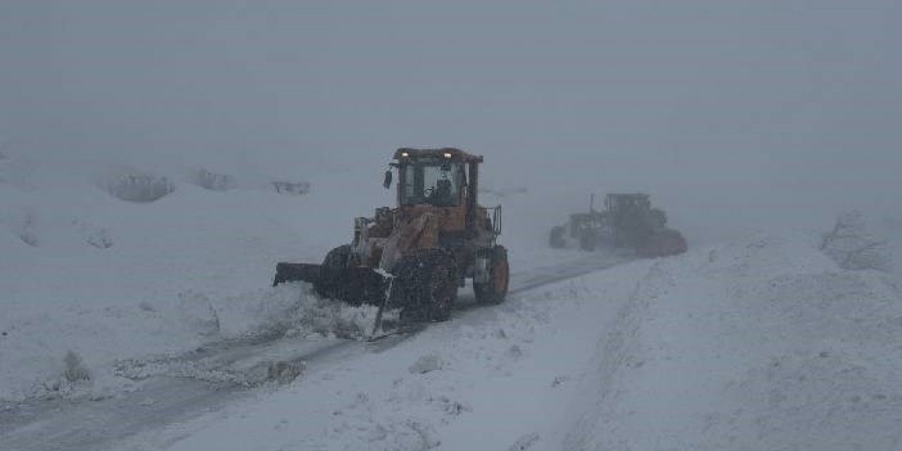 Kayseri-Sivas yolunda kar engeli