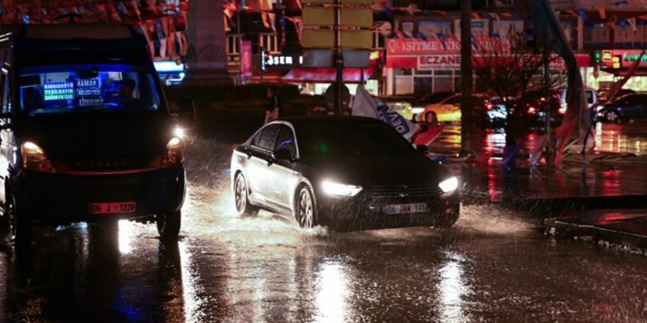 Ankara'da sağanak hayatı olumsuz etkiledi