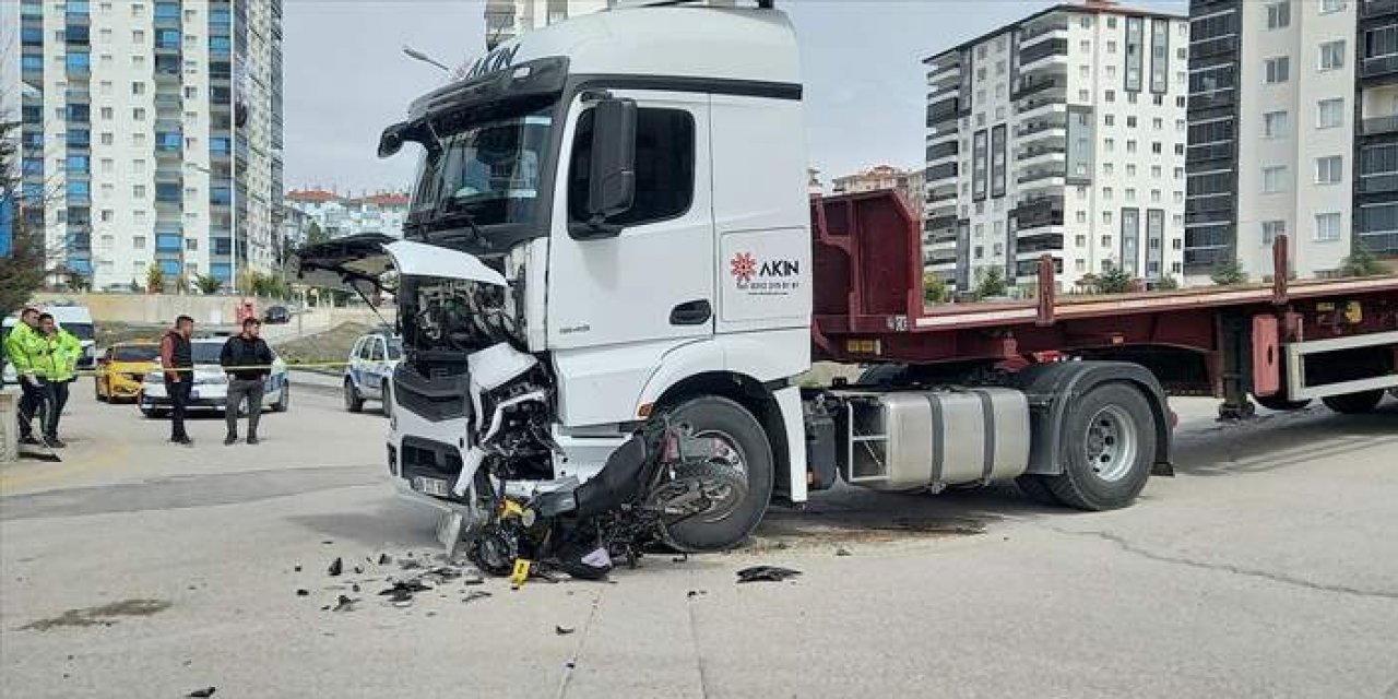 Ankara'da feci kaza! İki öğrenci yaralandı