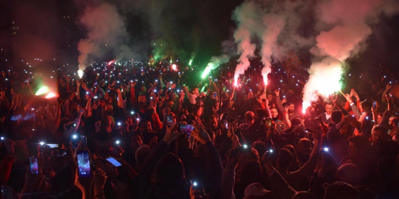 İzmir'de stadyum mitingi: Binlerce kişi katıldı