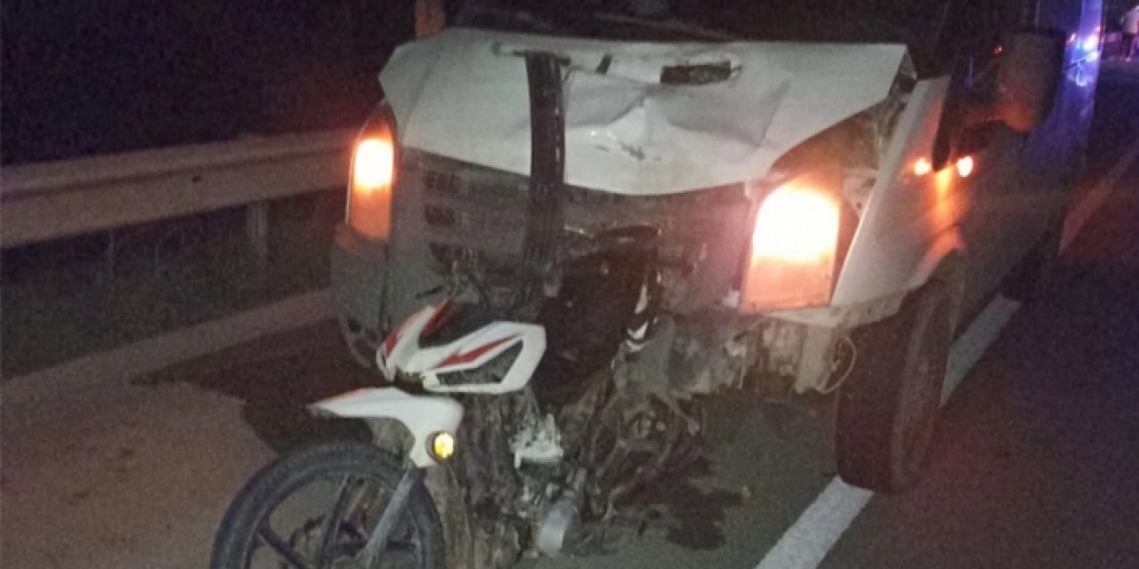 Kamyonet ile motosiklet birbirine girdi! 1 kişi hayatını kaybetti