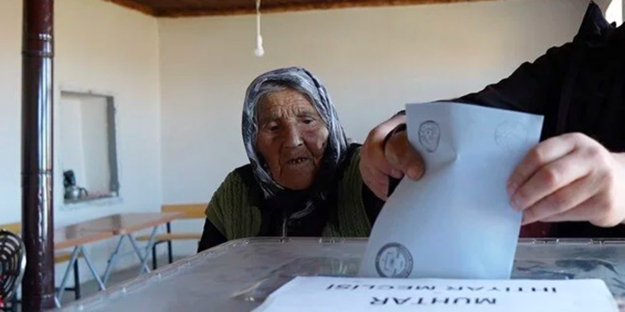 Türkiye'nin en yaşlı seçmeni oyunu kullandı