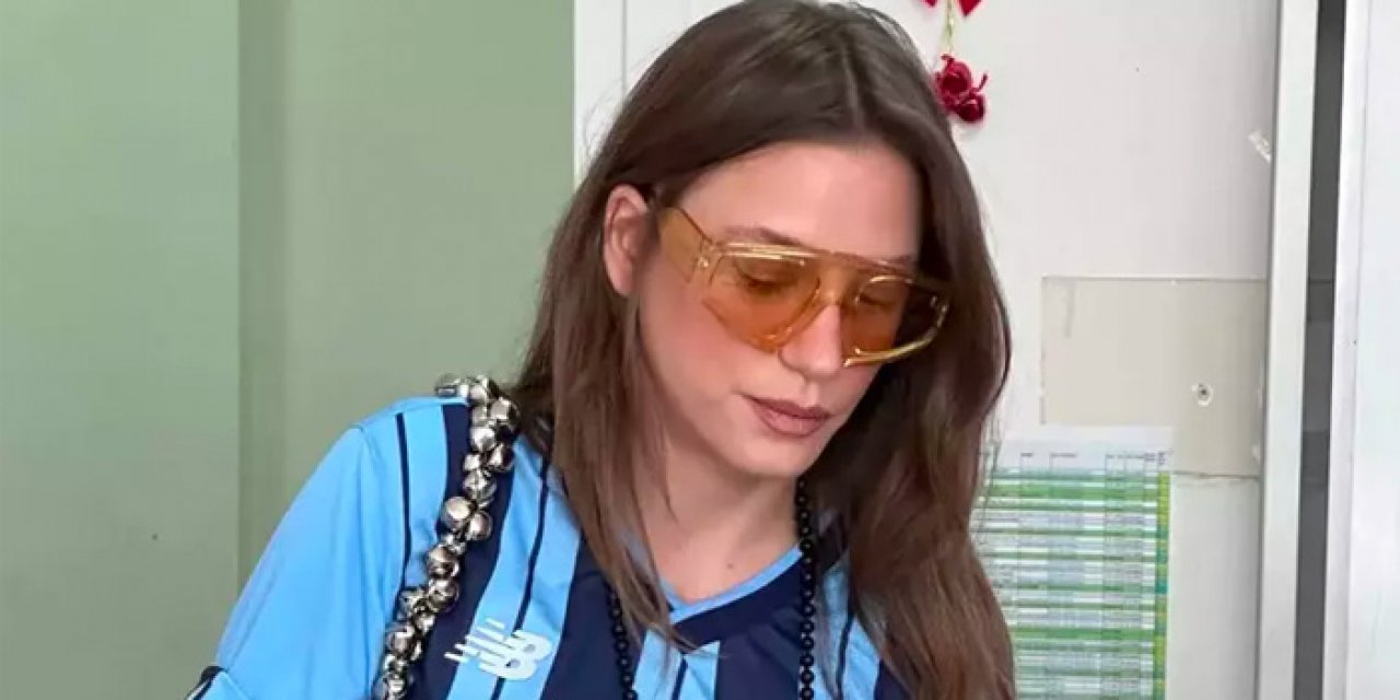 Ünlü oyuncu Serenay Sarıkaya Adana Demirspor formasıyla oy kullandı