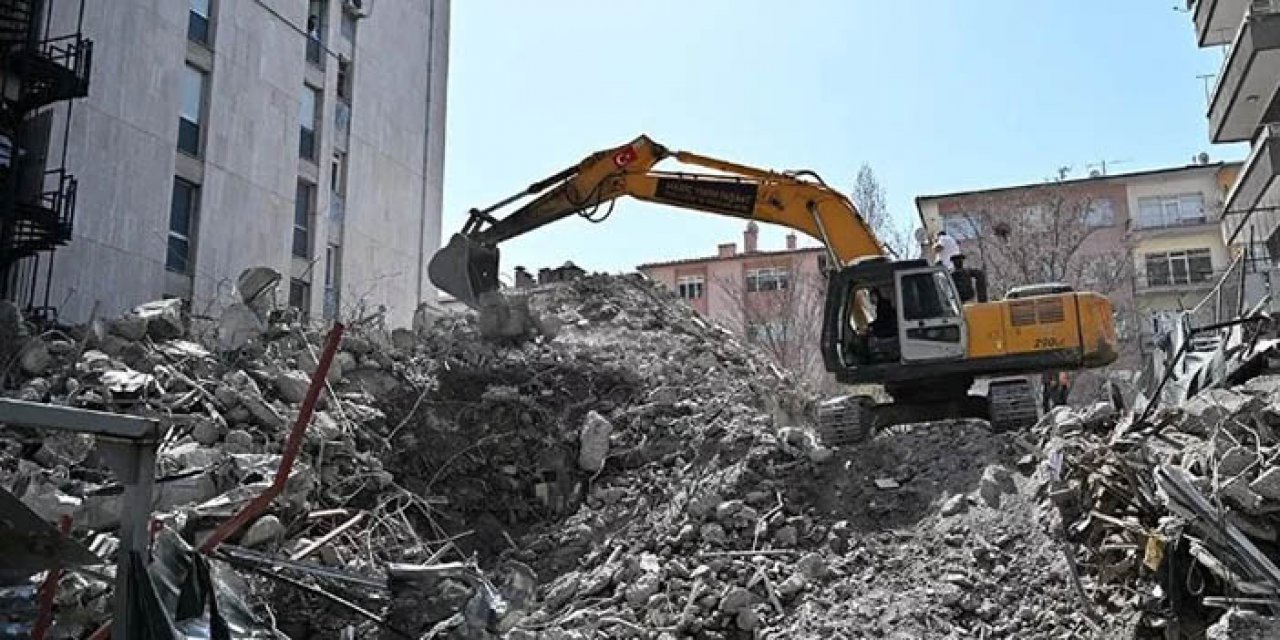 Ankara'da bina çöktü: Göçük altında kalan 1 işçi hayatını kaybetti
