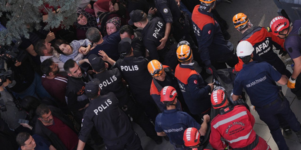 Molozların altında kalan gençten kötü haber