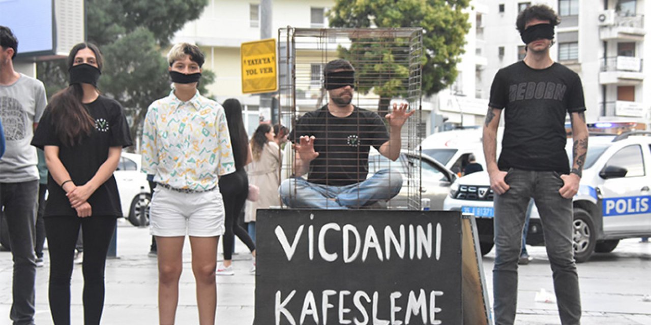 İzmir'de ilginç eylem: 'Kafes'