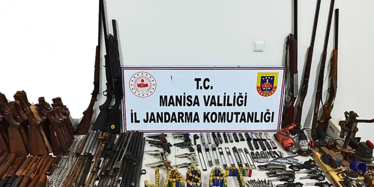 Manisa’da ruhsatsız silah taşıyanlara operasyon: 912 silah ele geçirildi!