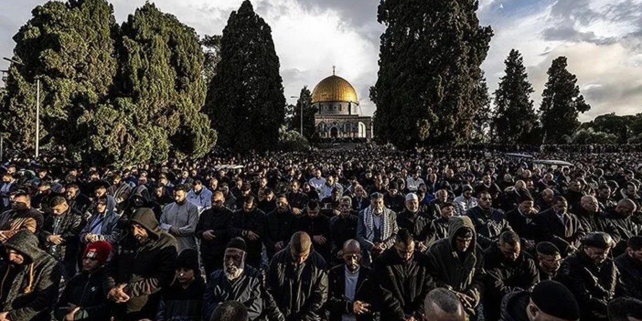 Mescid-i Aksa’ya Müslüman akını: 60 bin kişi Bayram Namazı kıldı