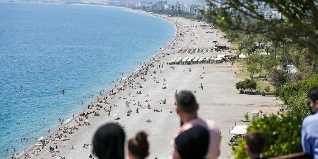Antalya vatandaşlar sahile akın etti