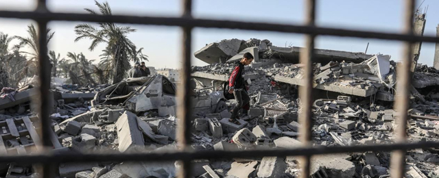 İsrail Gazze'de mülteci kampını vurdu: Çok sayıda ölü ve yaralı var