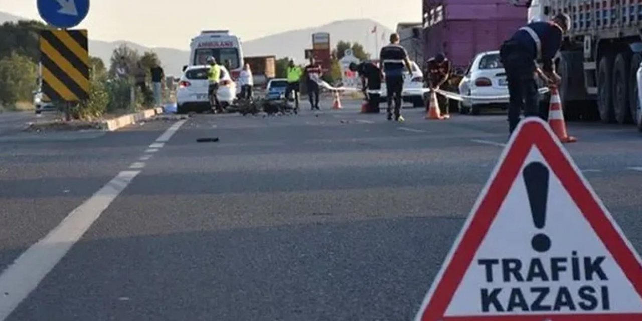 İşçi servisi ile otomobil çarpıştı: 6 kişi yaralandı