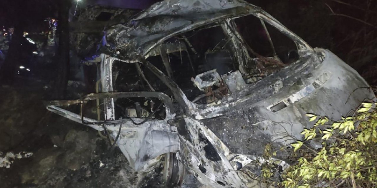 Adana’da dehşet kaza: Önce devrildi sonra yandı