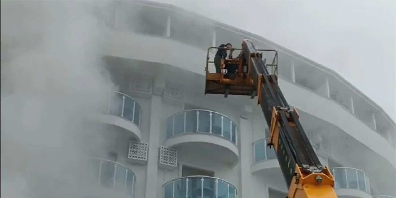 Otelde büyük yangın: Dumanlar tüm binayı sardı