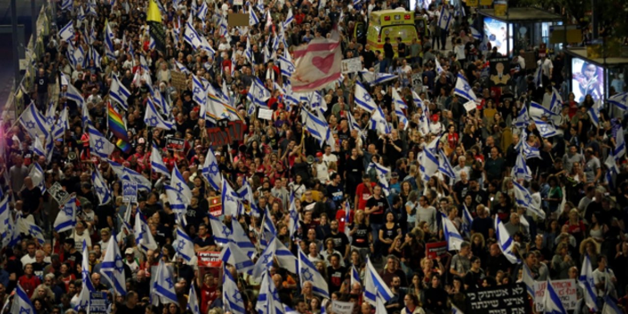 Tel Aviv'de binlerce kişi sokaklara döküldü: Ya kabul edin ya da sokakları yakarız