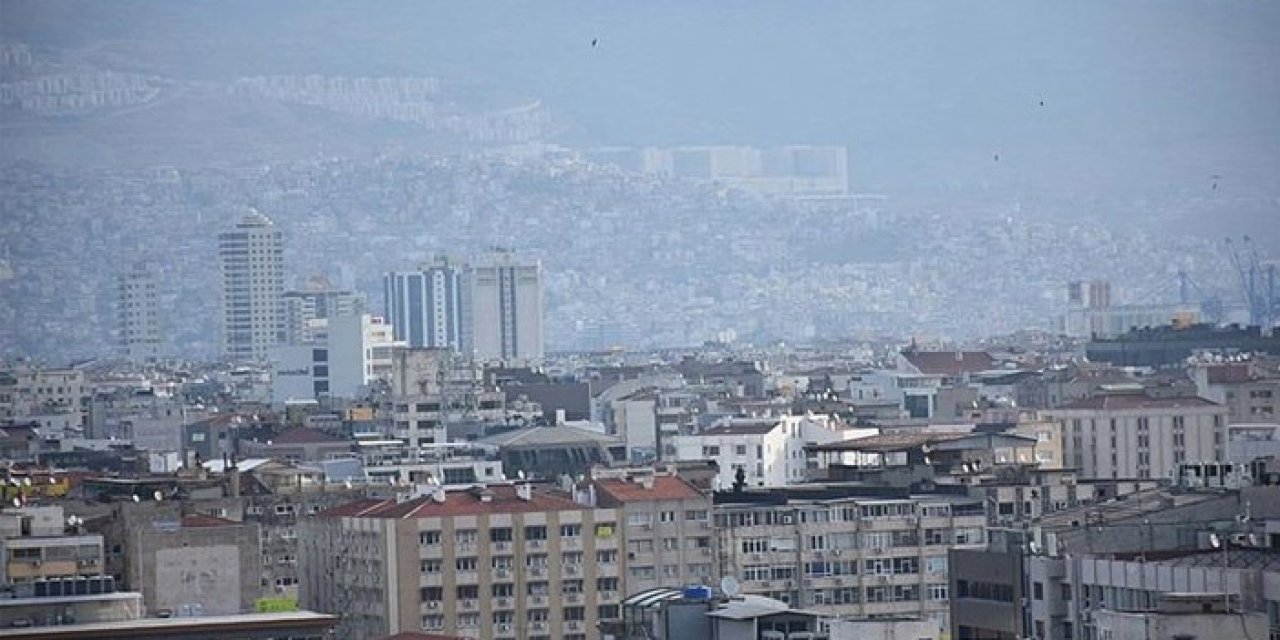 Sarı kabus geri geldi! Çöl tozu İzmir’de etkisini artırarak hava kalitesini düşürdü