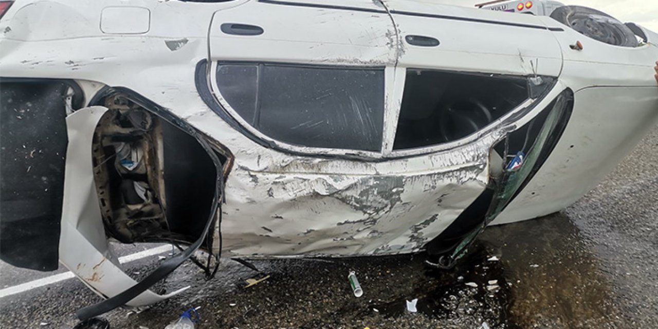 Konya'da feci kaza! Otomobil devrildi