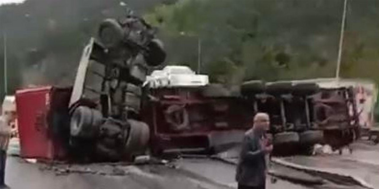 Adana'da feci kaza! 7 araç birbirine girdi