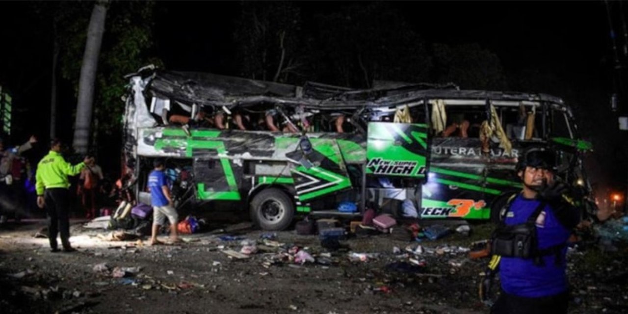 Ülkeyi yasa boğan kaza: Öğrencileri taşıyan otobüste ölümcül kaza