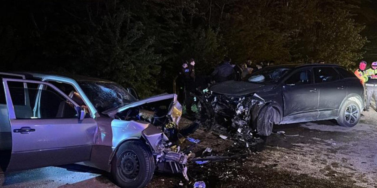 Tokat'ta iki araç kafa kafaya çarpıştı: 7 yaralı