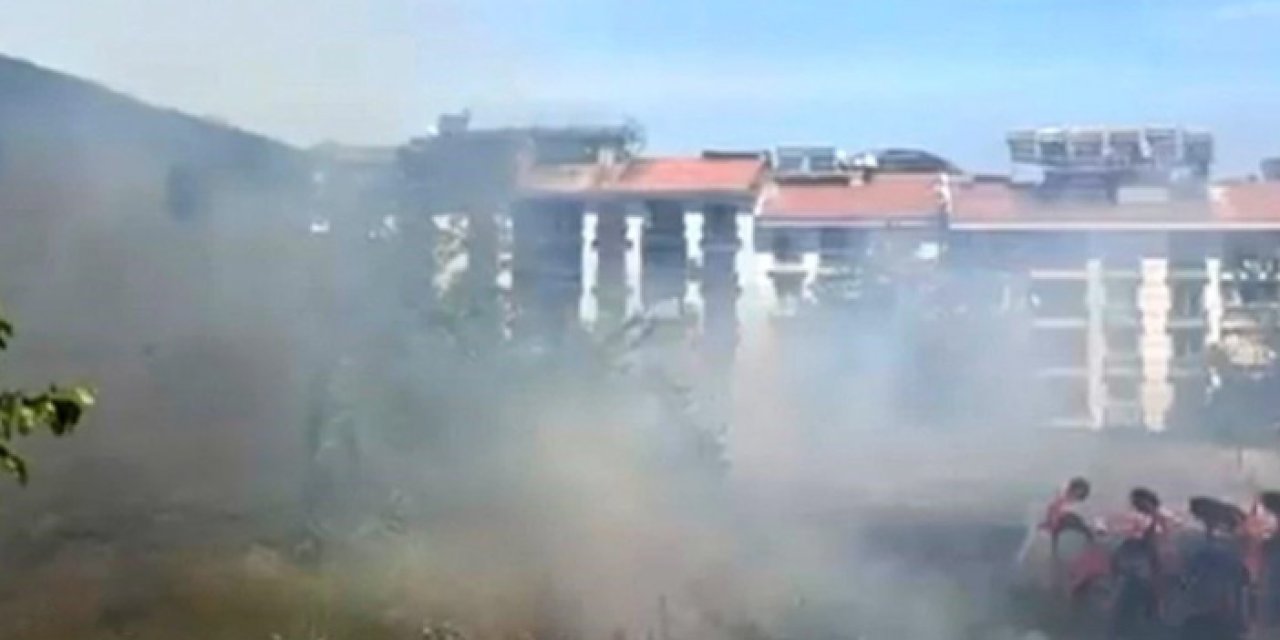 Manisa'da korkutan yangın! Arsa alev alev yandı