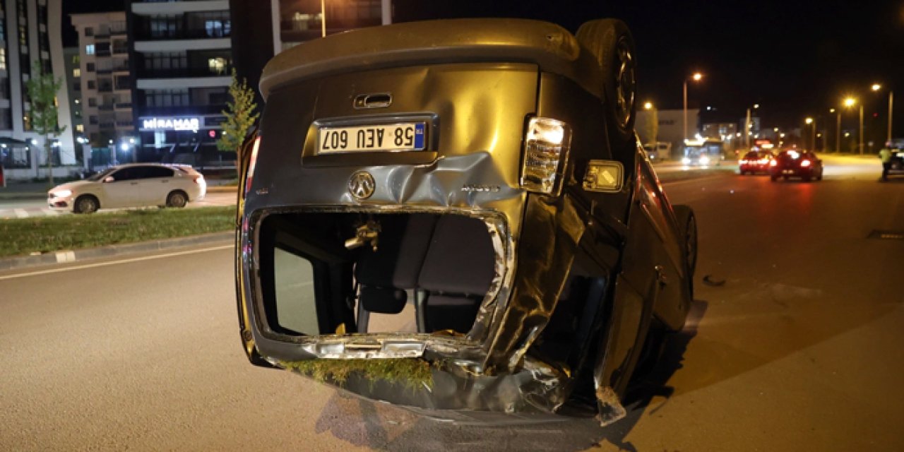Sivas'ta araç devrildi: Çok sayıda yaralı